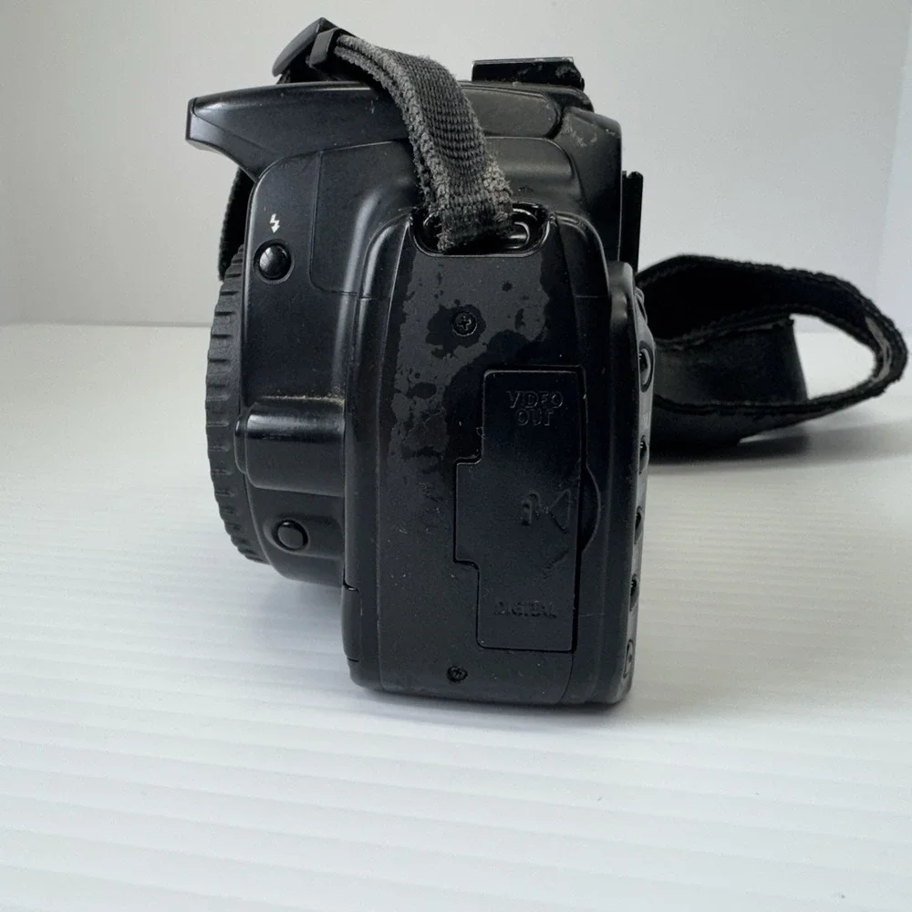 Canon EOS Rebel XTi Camera Body FOR PARTS OR REAPIR ONLY